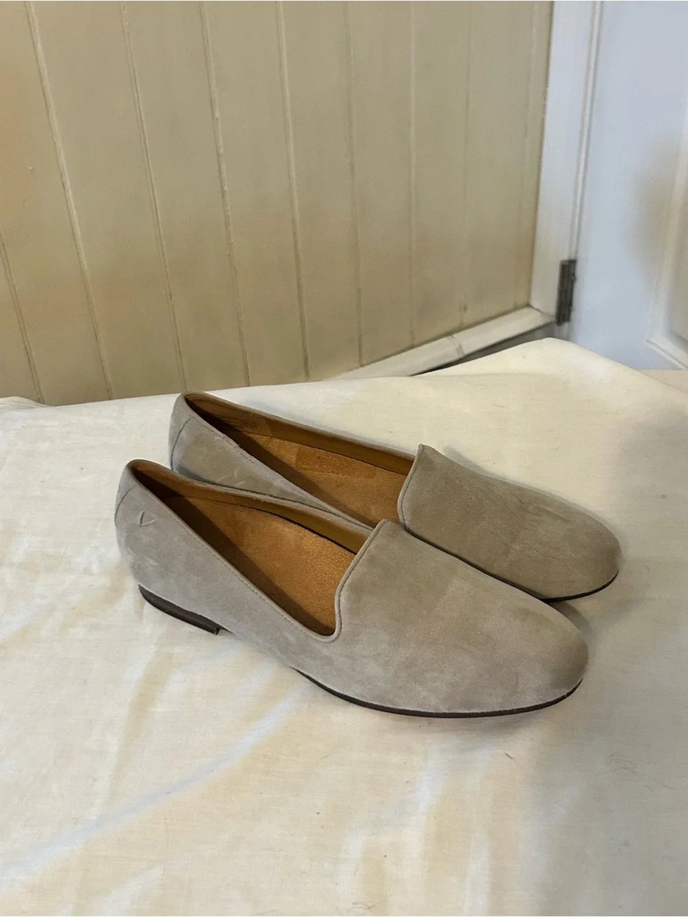 Vionic Willa 11 Light Gray Suede Slip-On Loafers/Size 9/ Like New!